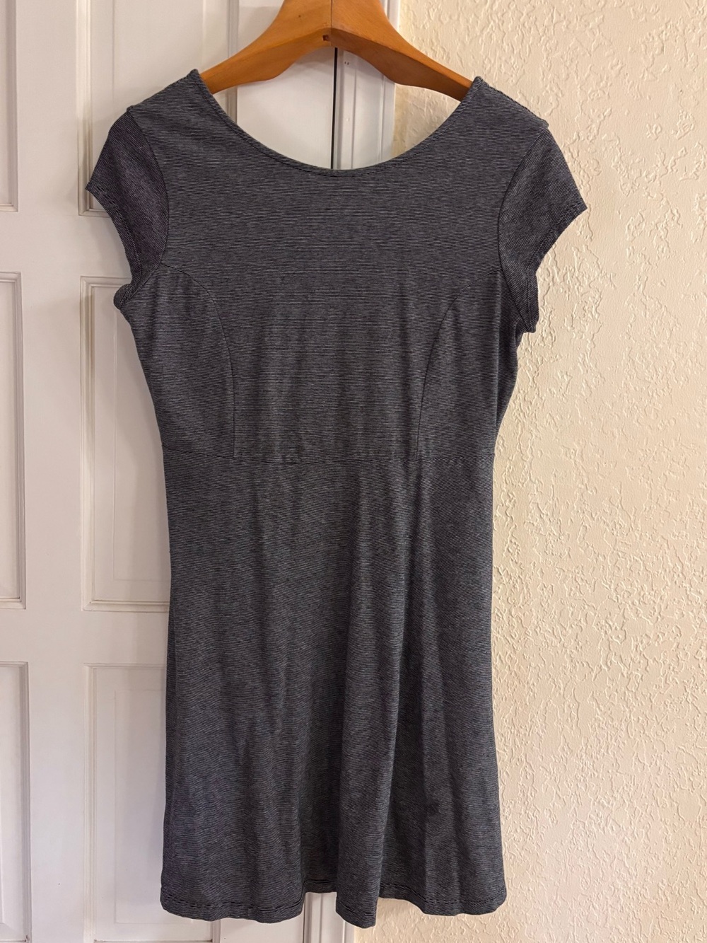 Old Navy Short cap sleeve, crew neckline, shift Dress Large